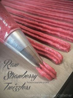 Strawberry Twizzlers, Fruit Drying, Candy Recipes Homemade, Dehydrated Food, Homemade Candies, Dehydrator Recipes, Paleo Dessert, Candy Making, Raw Food