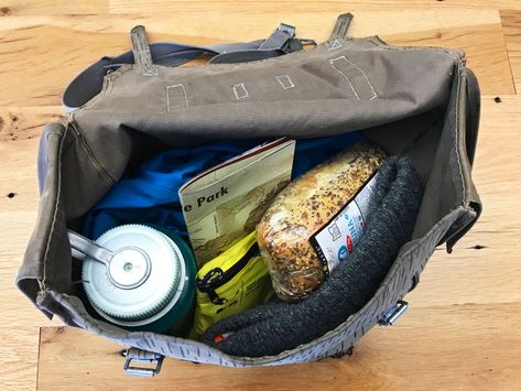 Daypack Hiking Essentials, Daypack Essentials, Hiking Day Pack, Things To Pack, Hiking Essentials, Weekend Hiking, Bushcraft Camping, Medical Kit, Oregon Travel