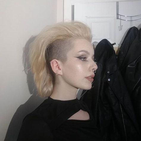 Weird Short Hairstyles, Short Alternative Haircuts For Women, Side Shaved Mullet Women, Deathhawk Unstyled, Nonbinary Undercut, Blonde Hair Shaved Sides, Unstyled Deathhawk, Deathhawk Long, Short Hair Shaved Side