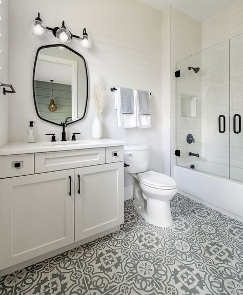 farmhouse bathroom, farmhouse design, modern farmhouse Black And White Coastal Bathroom, White Vanity Black Hardware, Modern Farmhouse Bathroom Design, Coastal Farmhouse Bathroom, Modern Coastal Farmhouse, Farmhouse Bathroom Design, Patterned Tile, Cottage Modern, Coastal Bathroom