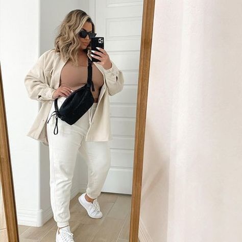 Linen Joggers Outfit, Boyfriend Cardigan Outfit, Jogger Outfit Ideas, What To Wear With Joggers, White Joggers Outfit, Shayna Moretti, Denim Joggers Outfit, Cargo Joggers Outfits, Jogger Outfit Casual