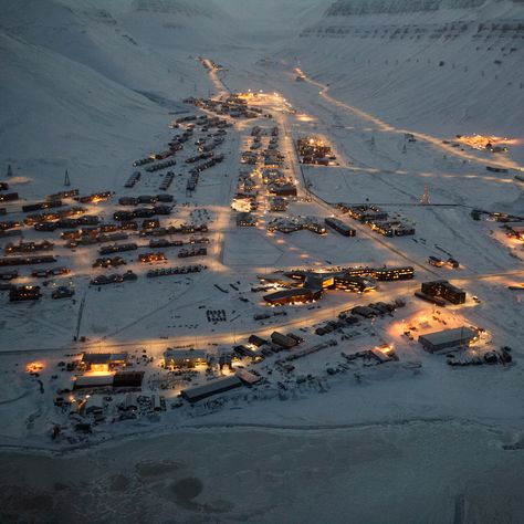 Toothless Wallpaper, Adventure Goals, Svalbard Norway, Nature Explorer, Longyearbyen, What A Beautiful World, Travel Trip, Winter Aesthetic, Archipelago