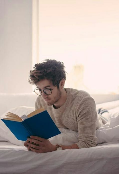 aşık oldum. Man Reading, Guys Read, Portrait Photography Men, Men Photoshoot, Man Photography, Men Photography, Foto Poses, Tumblr Boys, Reading A Book