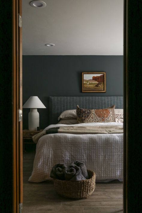 Dark Paint Colors, Room Dark, Chris Loves Julia, Beige Bed, Bedroom Wall Colors, Dark Walls, The Guest, Bedroom Paint, Home Decor Tips