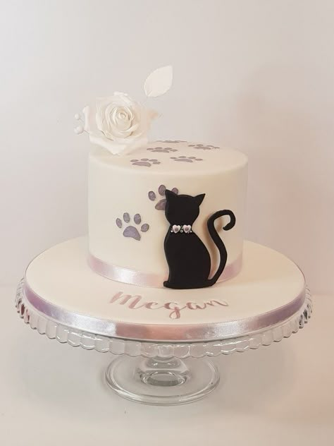 Cakes Cats Birthday, Cat Design Cake Ideas, Black Cat Cake Topper, Cat Cakes Birthday For Women, Cat Themed Cakes, Black Cat Birthday Cake, Cat Cake Designs Birthday, Cake Cat Design, Cat Cake Design