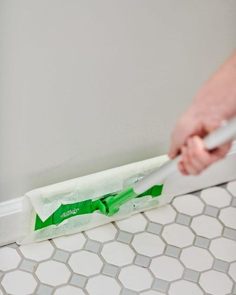 Discover expert tips on how to easily clean your baseboards, doors, and trim. This comprehensive guide from The Simplify Daily provides step-by-step instructions, recommended tools, and cleaning solutions to keep your home looking pristine. Learn effective methods to remove dirt, dust, and grime, ensuring a spotless finish for your baseboards and trim. Perfect for homeowners and renters alike, this article will help you maintain a cleaner, healthier living environment with minimal effort. Cleaning Baseboards Easy, Baseboard Cleaning, Baseboards And Trim, Clean Baseboards, Thanksgiving Budget, Baseboard Cleaner, Halloween Budget, Uses For Dryer Sheets, Doors And Trim