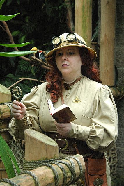 Steampunk Photo Safari - 2009 | Flickr - Photo Sharing! Love, love, love this! I love the model and the outfit! Plus Size Steampunk, Safari Costume, Vintage Academia, Old Time Photos, Safari Outfit, Adventure Hat, Seductive Photos, Steampunk Couture, Vintage Safari