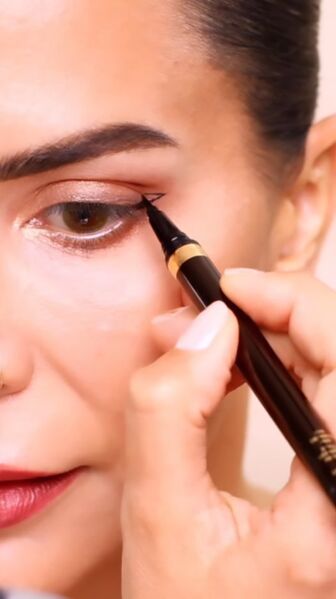 Must-Try Winged Eyeliner Hack for Hooded Eyes Eyeliner Tattoo Hooded Eyes, Double Winged Eyeliner Hooded Eyes, Hooded Eyes Cat Eye, Best Eyeliner For Hooded Eyes, Hooded Eye Cat Eyeliner, Wing Hooded Eyes, Liquid Eyeliner For Hooded Eyes, Eyeliner Hacks Hooded Eyes, Easy Winged Eyeliner For Beginners