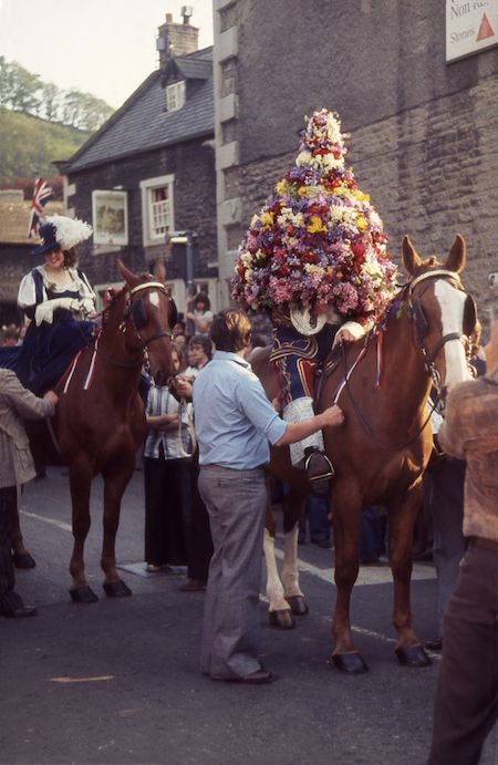 British Folklore, Apple Day, Morris Dancers, English Clothes, Morris Dancing, British Traditions, Country Dance, Weird And Wonderful, British Isles