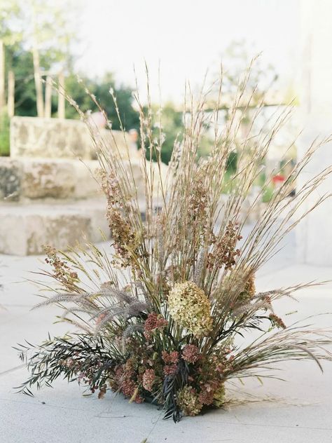 Dried Hydrangeas Centerpiece, Dry Hydrangea Arrangements, Neutral Wedding Decor, Grass Centerpiece, Bright Wedding Colors, Greenery Centerpiece, Neutral Wedding Colors, Hydrangea Centerpiece, Dried Flowers Wedding