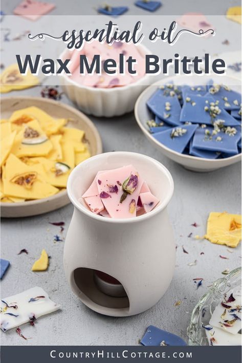 See how to make pretty DIY wax brittle! Homemade scented soy wax bark is an natural recipe to make your house smell amazing and provide relaxation. Learn the best wax melt hacks, different essential oil blends and designs, packaging ideas, tips for reuse, removal from the burner/warmer and storage to make them last longer. This easy cute wax melts recipe is quick craft project and an easy handmade gift idea. #waxbrittle #waxmelts #essentialoils #homefragrance #soywax | countryhillcottage.com Melts Recipes, Wax Melts Recipes, Make Your House Smell Amazing, Wax Brittle, Natural Wax Melts, Best Wax Melts, Diy Candles Easy, Diy Wax Melts, Diy Gifts To Make