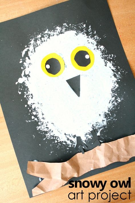 Learn about snowy owls. Then create this snowy owl winter craft for kids as you discuss what you've learned. Great for an arctic animal preschool theme. Arctic Animals Preschool Theme, Snowy Owl Craft, Snowy Owl Art, Arctic Animals Preschool, Winter Animal Crafts, Winter Crafts For Toddlers, Craft Printables, Crafts Printable, January Crafts