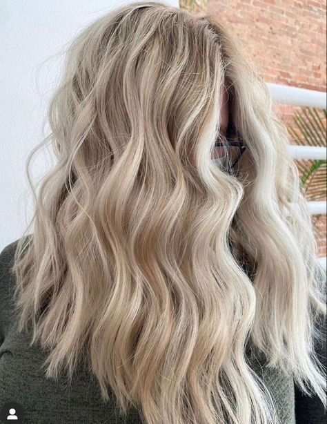 Blonde 2023 Hair, Warm And Cool Blonde Hair, Summer Lived In Blonde, Blonde Hair Winter 2022, Trendy Blonde Hair Long, Bright Blonde Summer Hair, Light Blonde Hair Ideas, Medium Cool Blonde Hair, Blind Hair Color Ideas