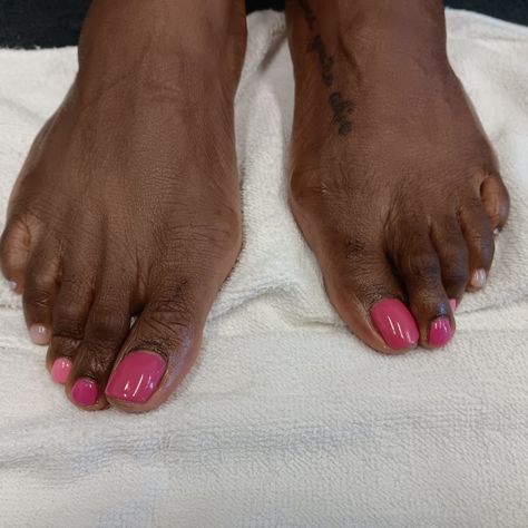 She's pinking for her Scorpio birthday season. Colors: CND shellac "Holographic, Hot Pop Pink, Grapefruit Sparkle and In Lust". OPI Gel color, "Bubble Bath" Scorpio Birthday, Cnd Shellac, Pedicures, Pink Grapefruit, Bubble Bath, Gel Color, Season Colors, Grapefruit, Bubbles