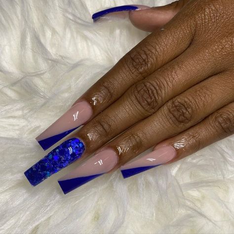 NAIL & LASH TECH ❄️ on Instagram: “This blue is everything! 😍💙 #dfwnails #dallasnails #sidecut #sidecutnail #dallasnailtech #dfwnailtech #longnails #nailinspo #nailart…” Royal Blue Prom Nails, Regular Nails, Royal Blue Nails Designs, Bandana Nails, Blue Prom Nails, Short Coffin Nails Designs, Blue And Silver Nails, Poppin Nails, Nails Styles