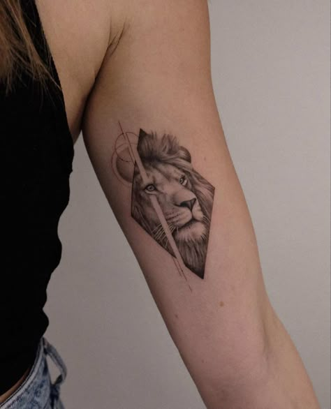 Back Tattoo Lion Women, Tattoo Ideas Lion Men, Lion Wrist Tattoo Women, Leo Hip Tattoo, Mini Lion Tattoo For Women, Lion Woman Tattoo, Small Lion Tattoo Men, Lion Tattoos Men, Lion Of Judah Tattoo For Women