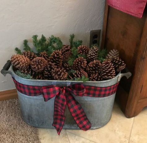 Christmas Tin Bucket Ideas, Olive Bucket Christmas Decor, Christmas Bucket Decoration Ideas, Bucket Centerpiece Ideas, Country Christmas Decor, Antique Bucket, Tree Decoration Ideas, Outdoor Christmas Planters, Christmas Planters