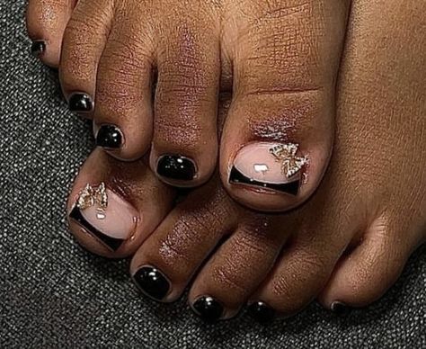 Black And Gold Pedicure Toenails, Black And Gold Toe Nails, Gold Toe Nails, Staff Party, Toes Designs, Toe Nail Designs, Toe Nails, Acrylic Nails, Nails