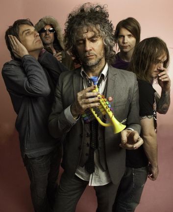 Flaming Lips and Black Keys to Share Bills This Spring | jambands.com. Published 2013/01/11 - this is going to be a straight hoot Wayne Coyne, The Flaming Lips, Flaming Lips, The Last Song, The Jam Band, Louis Armstrong, The Black Keys, I Love Music, Record Store