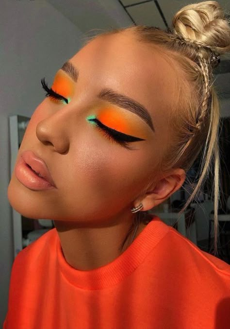 Easter Makeup Looks, Orange Eyeshadow, Vibrant Makeup, Pastel Makeup, Orange Makeup, Bluish Green Eyes, Easter Makeup, Cute Eye Makeup, Makeup Looks To Try