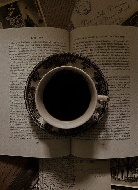 Dark Aca Aesthetic, Dark Academia To Do List, Dark Academia Lifestyle Aesthetic, Dark Academia Aesthetic Winter, Brooding Aesthetic, Dark Academia Profile Pic, Dark Academia Instagram Feed, Coffee Dark Aesthetic, Dark Coffee Aesthetic