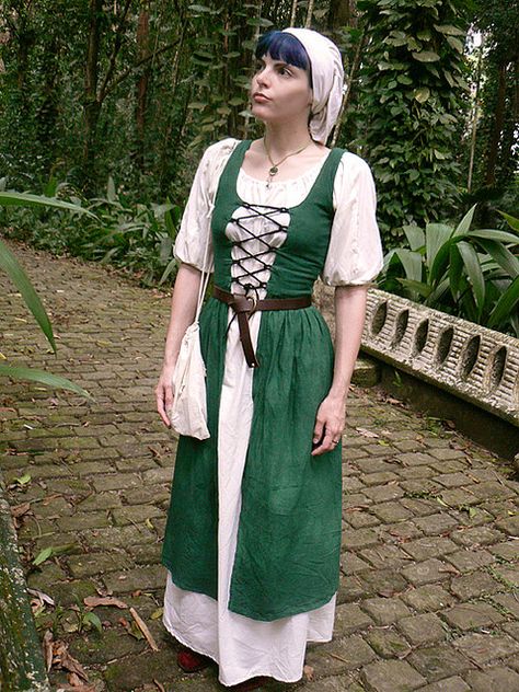 Medieval Irish Clothing Patterns | Irish Dress | Flickr - Photo Sharing! Clothing Pictures, Celtic Clothing, Irish Dress, Irish Clothing, Medieval Clothes, Irish Culture, Medieval Costume, Medieval Clothing, Medieval Dress