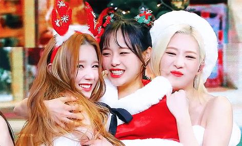 Chuu Christmas Icons, Loona Christmas, Loona Matching Icons, Loona Gif, Xmas Gif, Loona Kpop, Kpop Profiles, Banner Gif, Olivia Hye