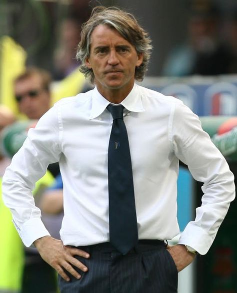 Roberto Mancini Roberto Mancini Style, Roberto Mancini, Italian Football, Football Stickers, Turin, Italian Style, Juventus, Old Money, Football Players