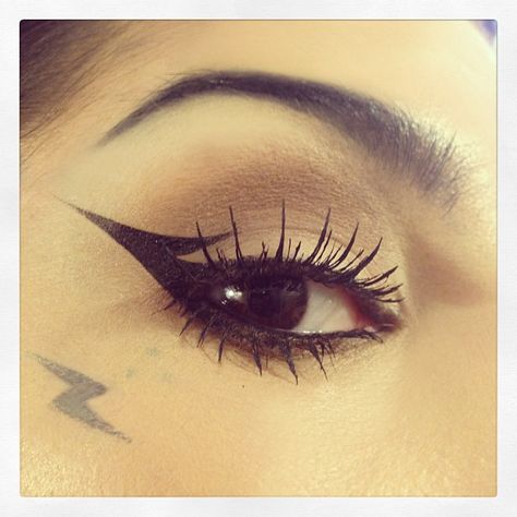 Photo by thekatvond Kat Von D Style, Creative Eyeliner, Nails Diamonds, Tattoo Queen, Eyeliner Inspo, Eyeshadow Liquid, Eye Makeup Inspiration, Vampire Lovers, Goth Make Up