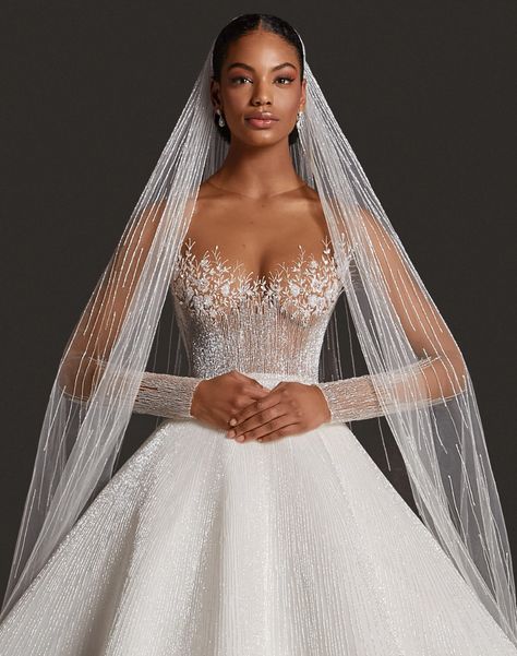 Classy Wedding Dress, Fancy Wedding Dresses, Fancy Wedding, Bridal Veils, Dream Wedding Ideas Dresses, Foto Poses, A Wedding Dress, Glam Dresses, Elegant Wedding Dress