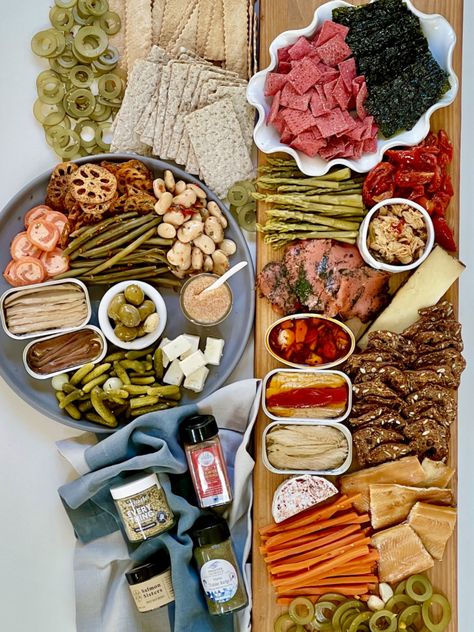 Tuna Charcuterie Board, Pescetarian Charcuterie Board, Tin Fish Charcuterie, Charcuterie Board Fish, Fish Charcuterie Board Ideas, Tinned Fish Charcuterie Board, Tin Fish Board, Seacuterie Board Ideas, Seafood Board Platter