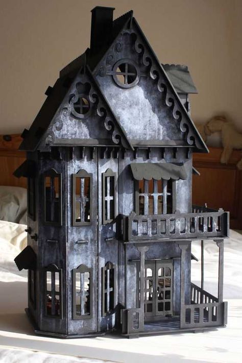 Various spooky dollhouses & miniatures for Halloween - /r/dollhouses - Imgur Haunted House Diy, Halloween Furniture, Dollhouse Halloween, Casa Halloween, Haunted Dollhouse, Halloween Miniatures, Spooky House, Haunted Dolls, Halloween Village