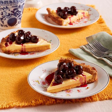 White chocolate tart with Amarena Fabbri Amarena Cherries Recipes, Cherry Syrup, Tart Pan, Cherry Desserts, Cherry Recipes, Chocolate Tart, White Chocolate, Brown Sugar, Cherry