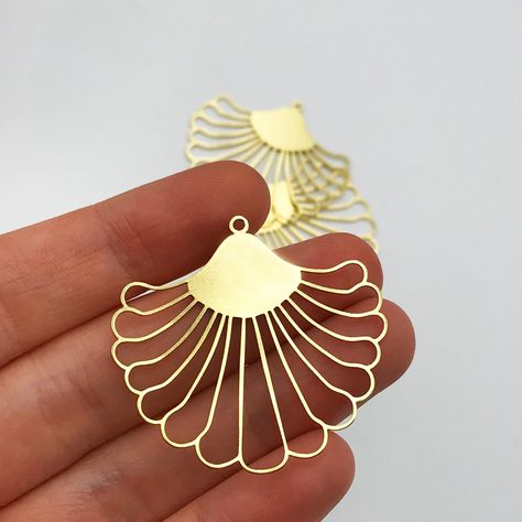 2pcs Raw Brass Geometric Flower Charm Pendant, Brass Flower Connector, Geometric Earring Charm, Laser Cut Jewelry Supplies RW-1082 Size information is shared below Material; Brass Size: 40x38mm Hole Size: 1.70mm Plating: Raw Quantity: Optional If there is any other product you are interested in, please check our site below; All of our products are designed and manufactured by us. If you want to order more products in stock, you can freely contact us. Our Products; -Nickel-free -Lead-free -High q Silver Bracelet Designs, Butterfly Stencil, Earring Charm, Tatting Jewelry, Laser Cut Jewelry, Jewelry Bracelets Gold, Geometric Flower, Handmade Wire Jewelry, Geometric Earrings