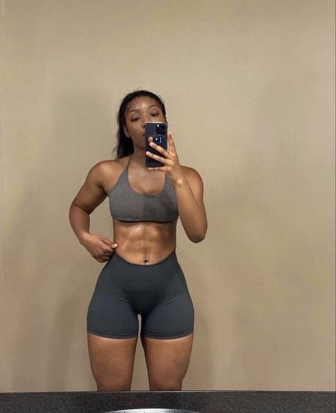 Gym Life Black Women, Gym Workouts For Black Women, 130 Pounds 5'5 Woman, Abs Black Aesthetic, Black Woman Fit Aesthetic, Abs On Black Women, Fit Body For Vision Board Black Women, Gym Goals Black Women, Thick Gym Aesthetic