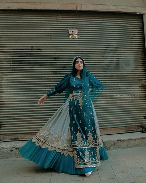 Iran Fashion Woman, Persian Clothes Women, Iran Traditional Clothes, Essos Fashion, Traditional Persian Clothing, Sumeru Outfit, Traditional Iranian Clothing, Iran Clothing, Iranian Clothing