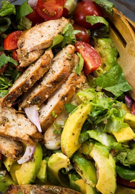 Avocado Salad With Chicken, Creamy Chicken Salad Recipe, Resep Salad Sayur, Chicken Breast Salad Recipe, Grill Chicken Salad, Grilled Chicken Salad Recipes, Roasted Chicken Salad Recipe, Veggies Roasted, Chicken Avocado Salad