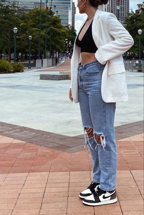 Jordan 1 Inspo Outfit, Jordan One Outfit Women, Jordan 1 Work Outfit Women, Air Jordan 1 Low Dunks Outfit Women, Jordan Shoes For Women Outfits Style, Womens Nike Jordans Outfit, Air Jorden1 Outfits, Simple Jordan 1 Outfits, Color Block Sneakers Outfit