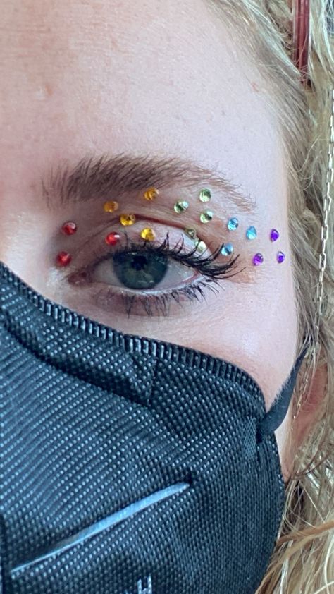 Pride Gems On Face, Rainbow Gemstone Makeup, Festival Makeup Rainbow, Pride Face Gems, Rainbow Concert Outfit, Pride Rhinestone Makeup, Pride Makeup Ideas Glitter, Rainbow Gem Makeup, Pride Fit Ideas