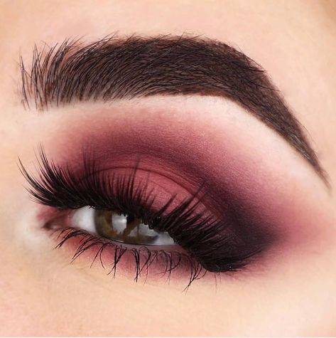 @mynudelips slaying in our Dauntless Lashes in SAVAGE! 😍 You can find these on lasplashcosmetics.com #LASplashCosmetics Burgundy Eyeshadow Looks, Christmas Eyeshadow Looks, Eye Makeup On Hand, Maroon Eye Makeup, Christmas Makeup Simple, Maroon Eyeshadow, Burgundy Eyeshadow, Nabla Cosmetics, Christmas Eyeshadow