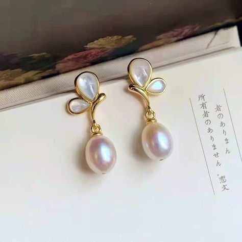 HTO Pearl Jewelry (@hugetomato_official) • Fotos e vídeos do Instagram Gold Pearl Drop Earrings, Unique Pearl Earrings, Small Earrings Gold, Real Pearl Earrings, Pearl Drop Earrings Gold, Golden Butterfly, Freshwater Pearl Earrings, Gold Jewelry Simple, Dresses Indian