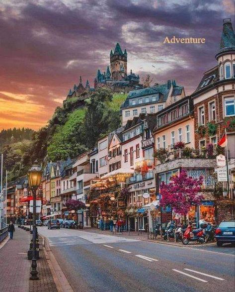 Cochem Germany, Medieval Castles, World Cities, Famous Places, Beautiful Places To Visit, Germany Travel, Most Beautiful Places, Travel Around The World, Travel Around