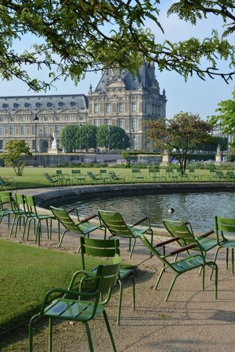 Green Chairs, Tuileries Garden, Jardin Des Tuileries, Beautiful Paris, Parisian Life, Paris Aesthetic, Paris Trip, I Love Paris, Louvre Paris