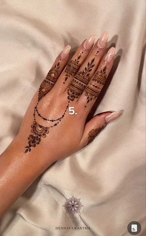 Mini Mehndi Designs, Eid Henna Designs Arabic, Fingers Henna, Mehndi Easy, Egyptian Henna, Simple Henna Designs Hand, Ramadan Henna, Small Henna Designs, Henna Designs Back