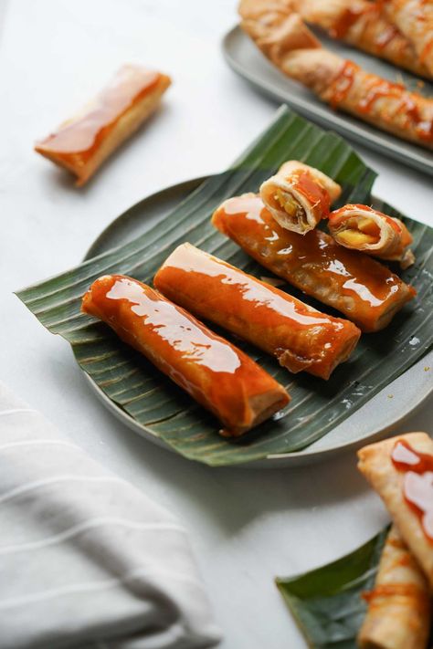 Turon Recipe (Filipino Banana Lumpia w/ Caramel) - Hungry Huy Filipino Pastries, Turon Recipe, Banana Lumpia, Recipes For Snacks, Filipino Dessert Recipes, Recipes Pictures, Recipes Southern, Filipino Food Dessert, Banana Dessert Recipes