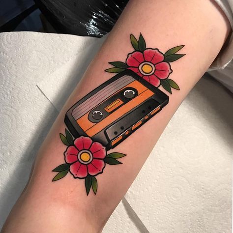 Small Cassette Tattoo from today! Thanks again for this Jamie ✌🏼 #neotraditionaltattoo #neotraditional #tattoo #skin2paper #colour #ink… Cassette Tape Tattoo, Cassette Tattoo, Tape Tattoo, Traditional Tattoo Man, Tato Tradisional, Traditional Tattoo Designs, Model Tattoo, Maori Tattoos, Tattoos Mandala