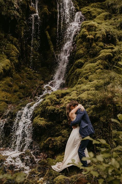 Cottage Core Forest Wedding, Small Forest Elopement, Forest Theme Bridesmaid Dresses, Oregon Fall Wedding, Lake Forest Wedding, Forest Wedding Elopement, Woodsy Wedding Aesthetic, Pnw Forest Wedding, Forest Wedding Photo Ideas