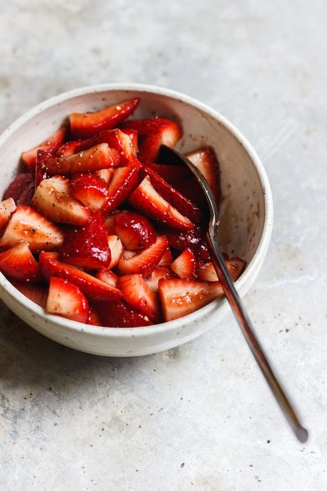 Ways To Use Strawberries, Macerated Fruit, Honey Strawberry, Balsamic Strawberries, Strawberry Scones, Macerated Strawberries, Strawberry Season, Eton Mess, Superfood Smoothie