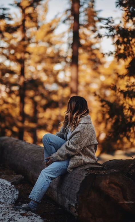 Fall Hike Photoshoot, Outside Fall Photoshoot Ideas, Fall Shoot Outfits, Photography Fall Ideas, Autumn Photo Session, Late Fall Photoshoot, Fall Photoshoot Ideas For Women, Story Inspiration Photography, Autumn Shooting Photo Ideas