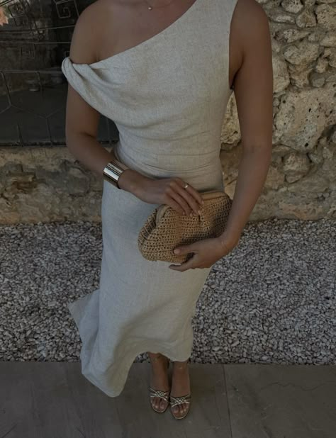 Nude Formal Outfit, Beige Linen Dress, Linen Midi Dress, Mode Inspo, 2025 Fashion, Outfits To Wear, Looks Chic, Fancy Outfits, Day Outfits